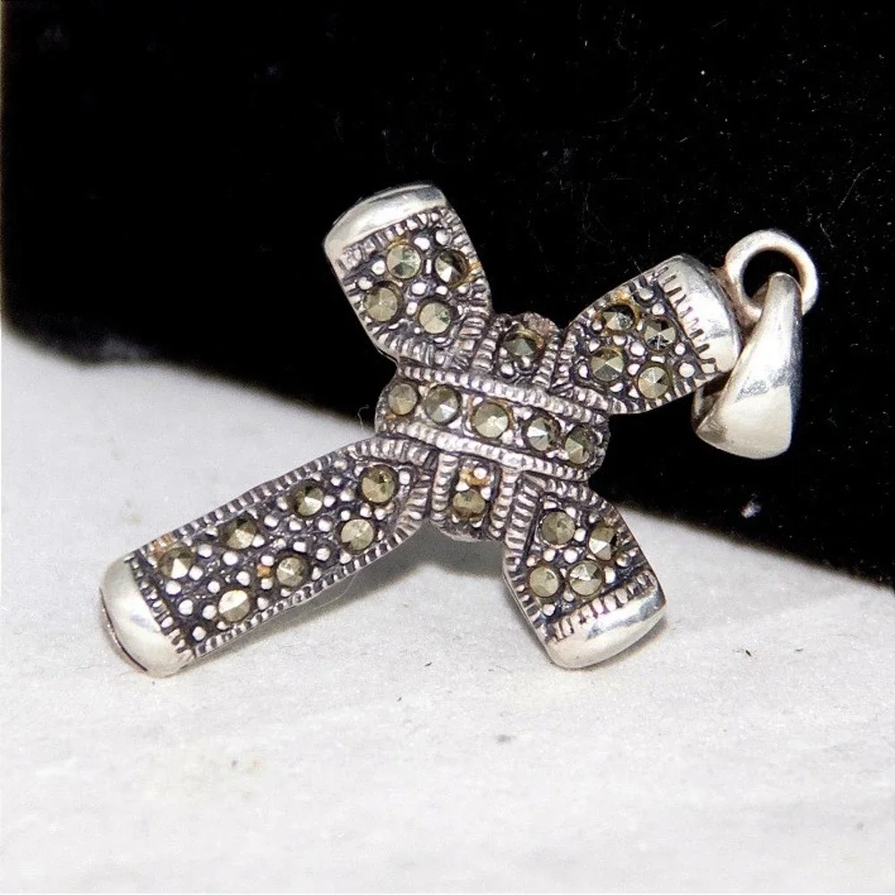 Vintage Sterling Silver Marcasite Cross‎ Pendant Knotted Religious Charm 925